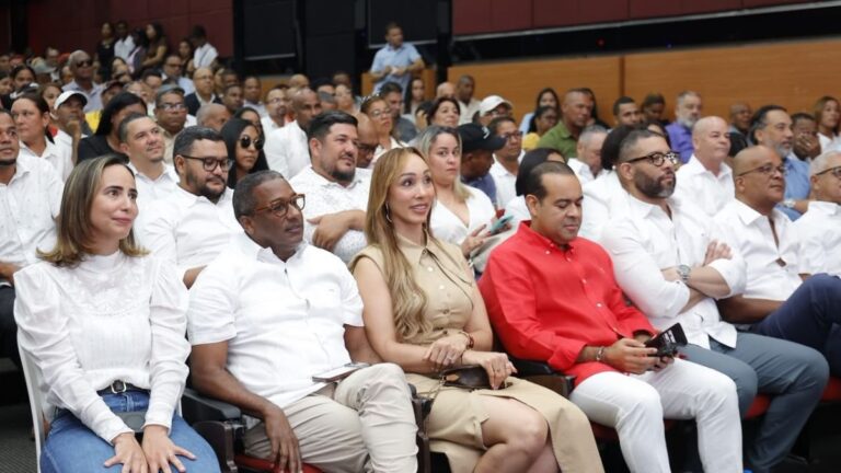 Agustín Burgos fortalece estructura del PRM en La Vega con jornada de formación en comunicación política